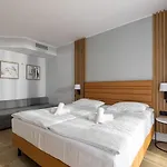 Meridian 4*