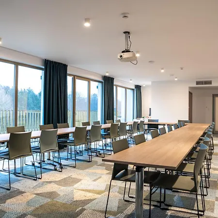 Meridian מלון 4*